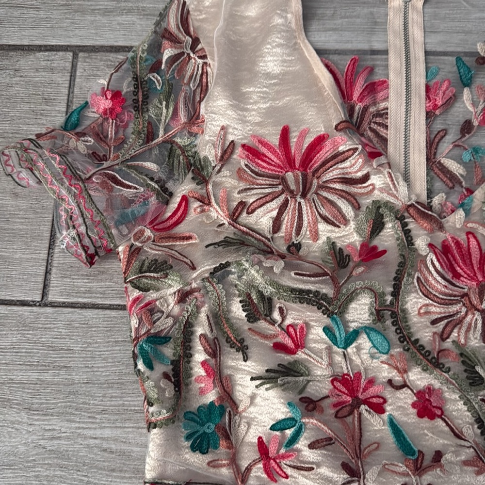 Elegant Floral Skirt Set with Sheer details Size Small - Picture 7 of 11